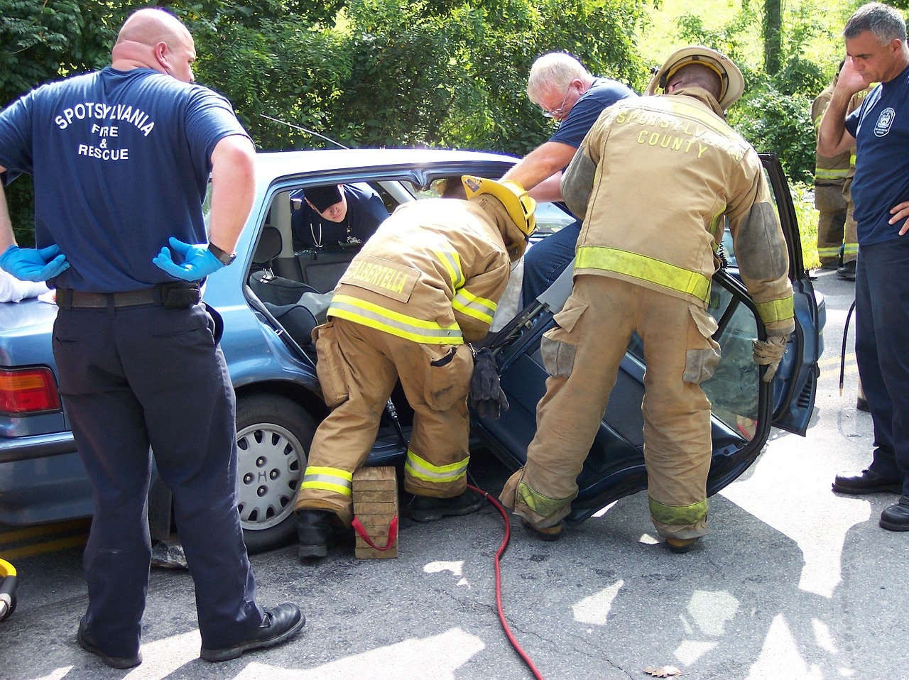 extrication, accident, rescue-421161.jpg